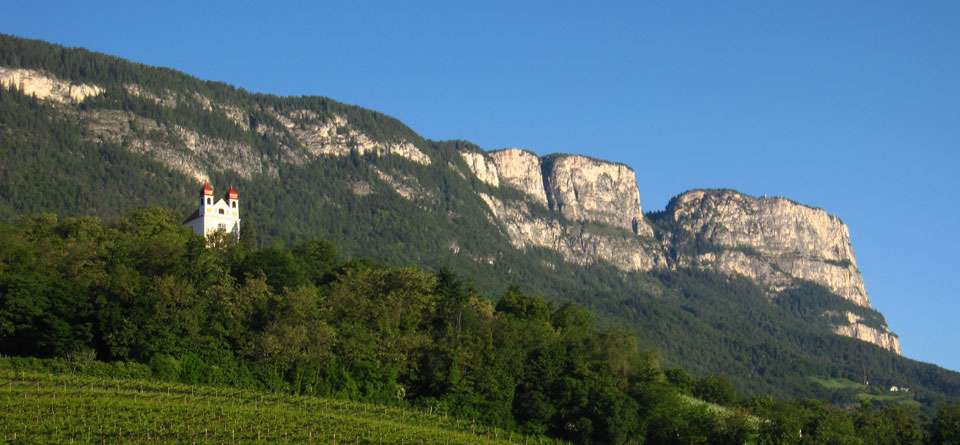 [Translate to english:] Die Gleifkirche oberhalb von Eppan, in der N�he von Bozen in S�dtirol